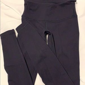 NAVY WUNDER UNDER LULULEMON LEGGINGS